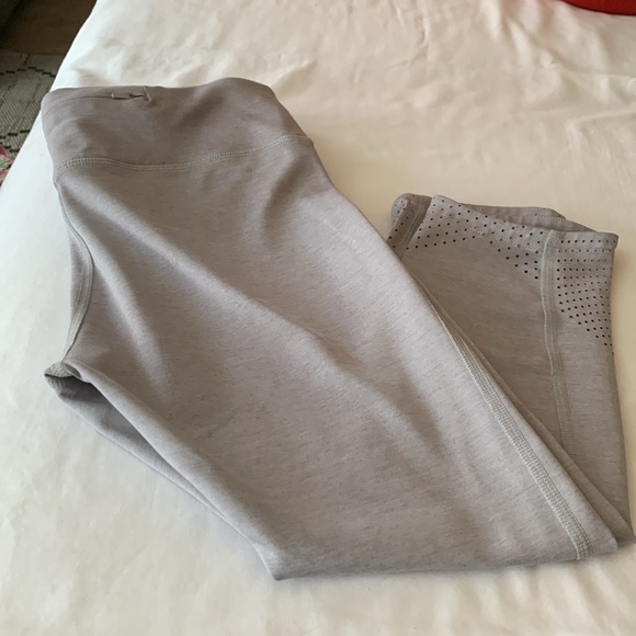 NIKE Epic Lux Running Cropped Leggings Gently Loved - Picture 9 of 9